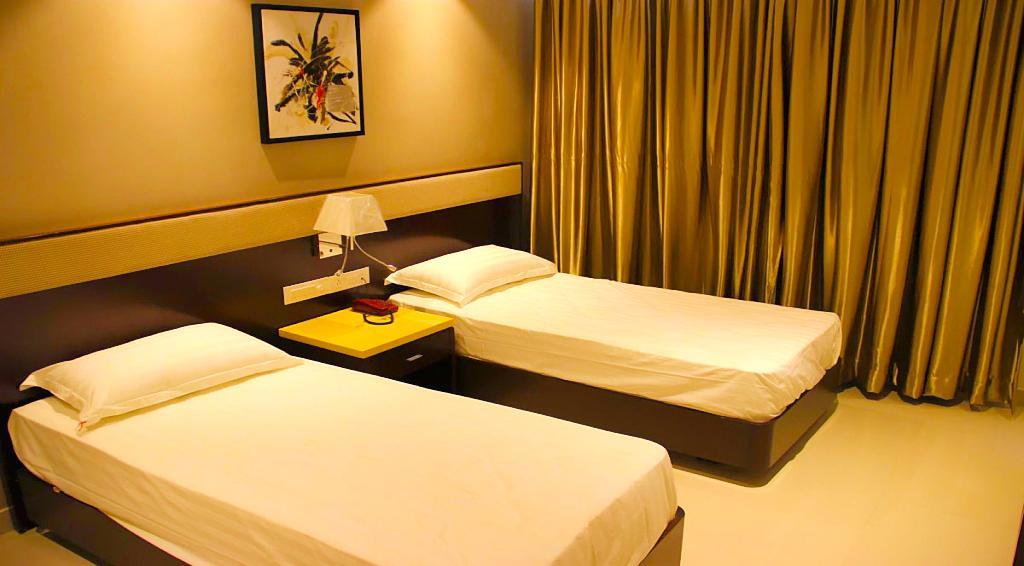 Hotel Srivatsa Kakinada Exterior photo