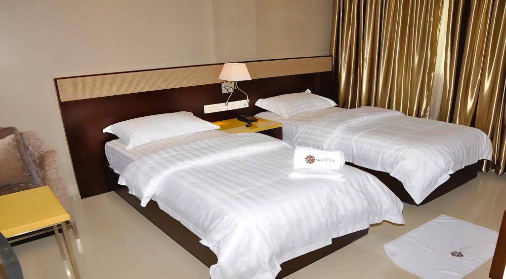 Hotel Srivatsa Kakinada Exterior photo